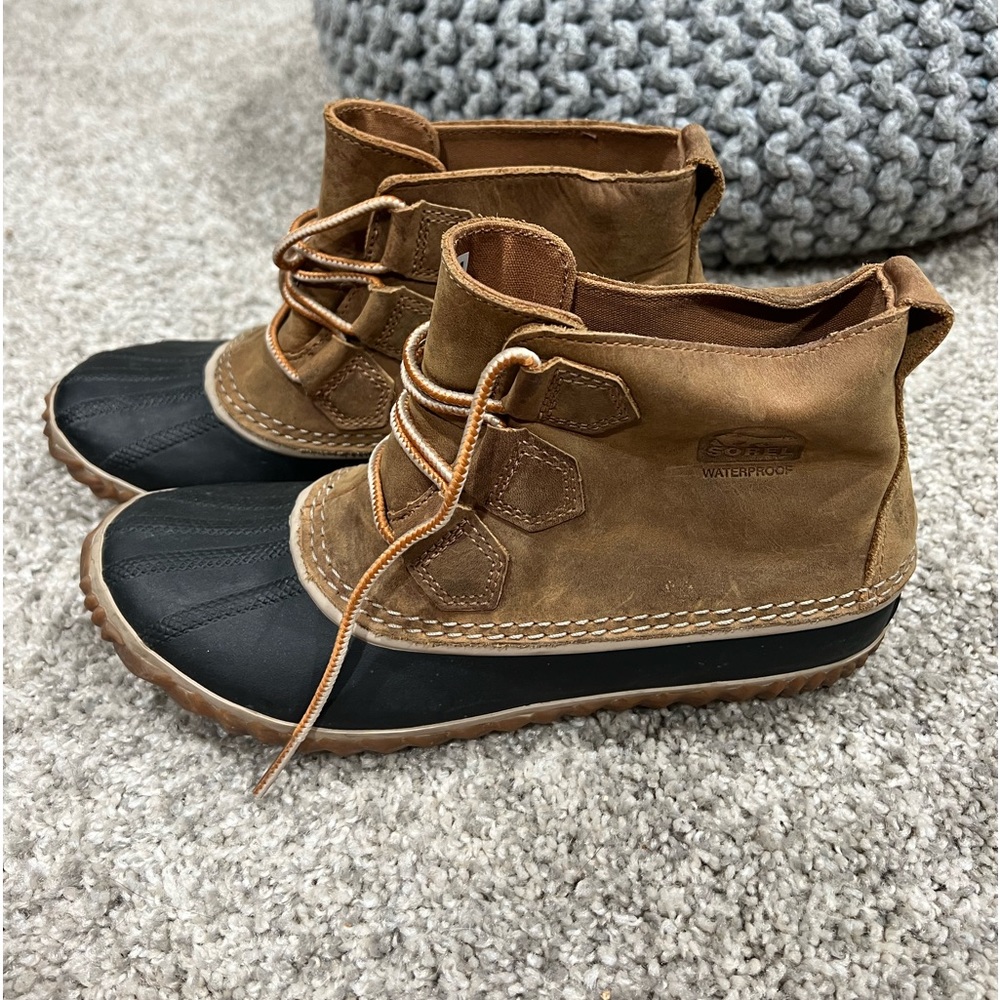 Brown Sorel Boots Size 8